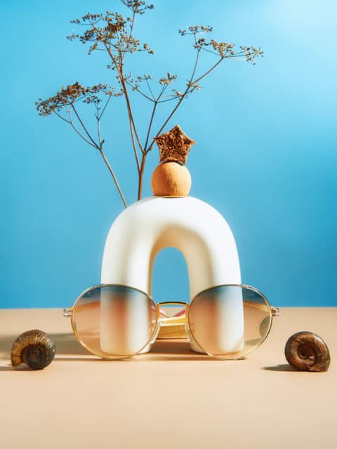 white background, designer sunglasses, best fashion accessories to dropship, find trending products, ecommerce product discovery, storelister