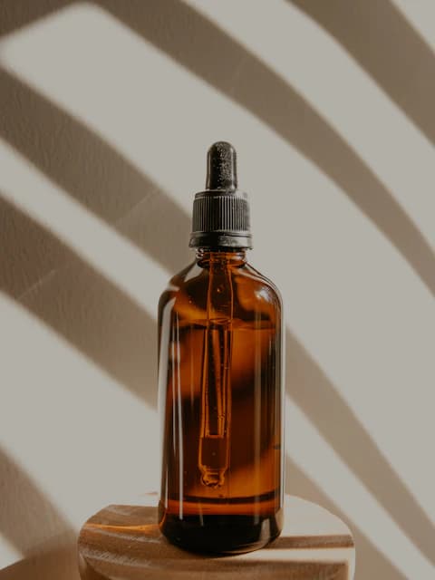 neutral background, skincare serum dropper bottle, trending beauty products to sell, best skincare to dropship, product research, storelister