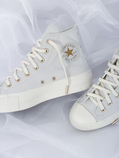 white background, white sneakers, trending footwear products to dropship, find shoes to sell, ecommerce product finder, storelister